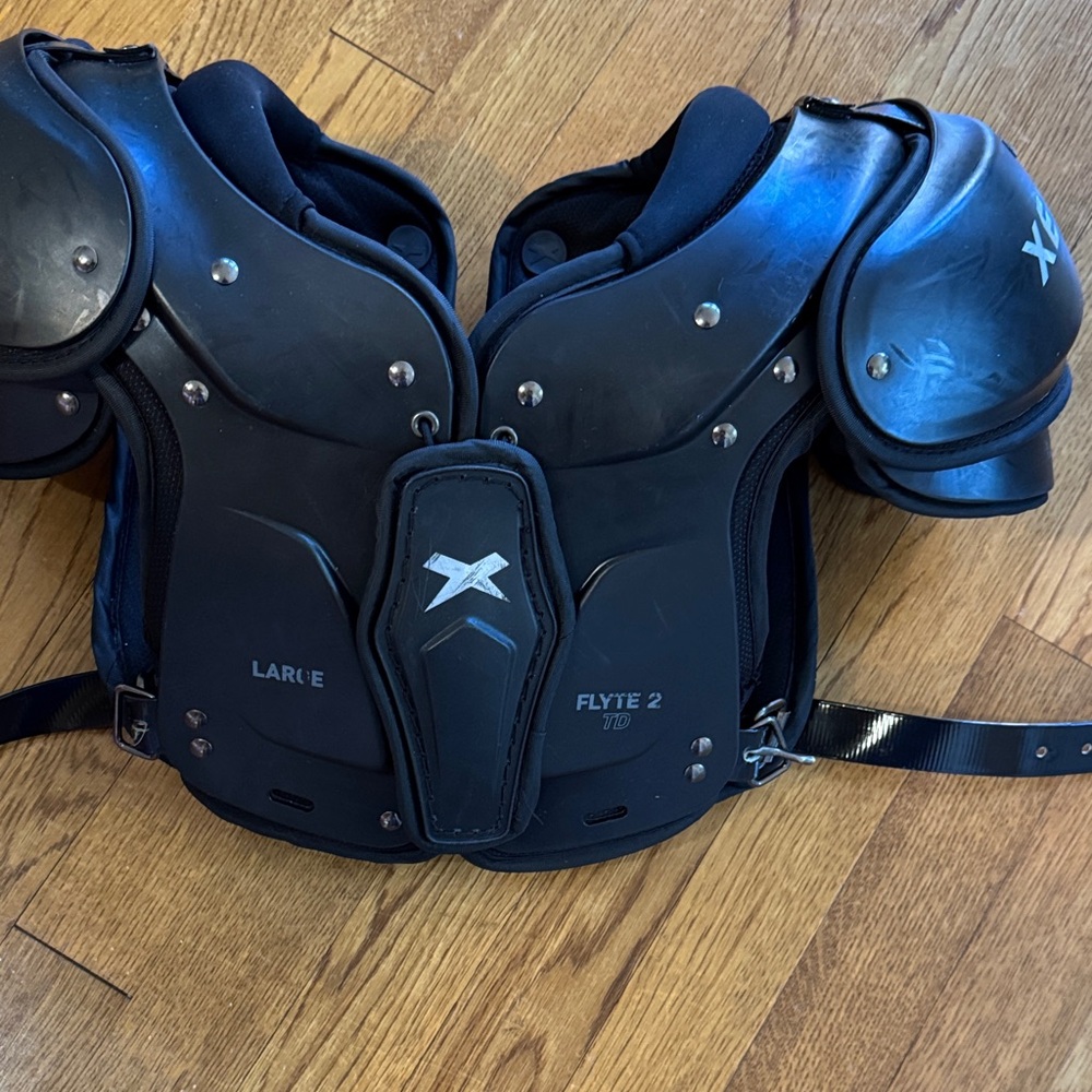 Xenith Flyte 2 football Shoulder Pads large